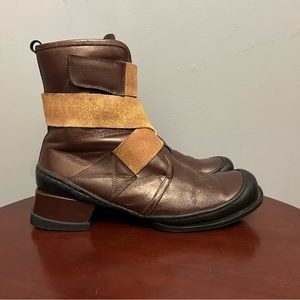 LUV Shoes Canada Metallic Brown Boots with Gold Suede Detailing, size 39 (9)